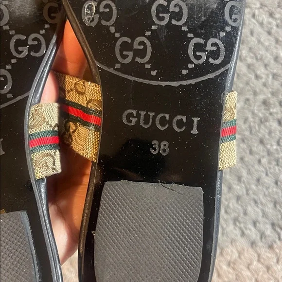 Gucci Tan and Black Logo Sandals. Size 38. - Picture 7 of 11
